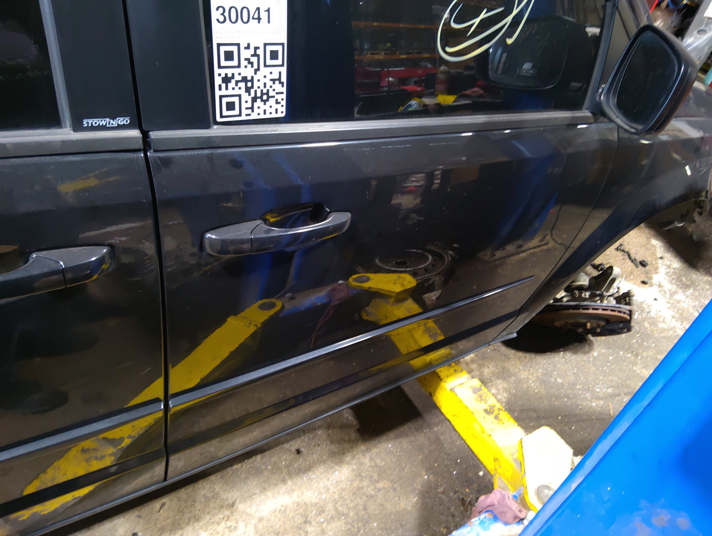 2014 Dodge Grand Caravan Passenger Front Door Oem - Oemusedautoparts1.com