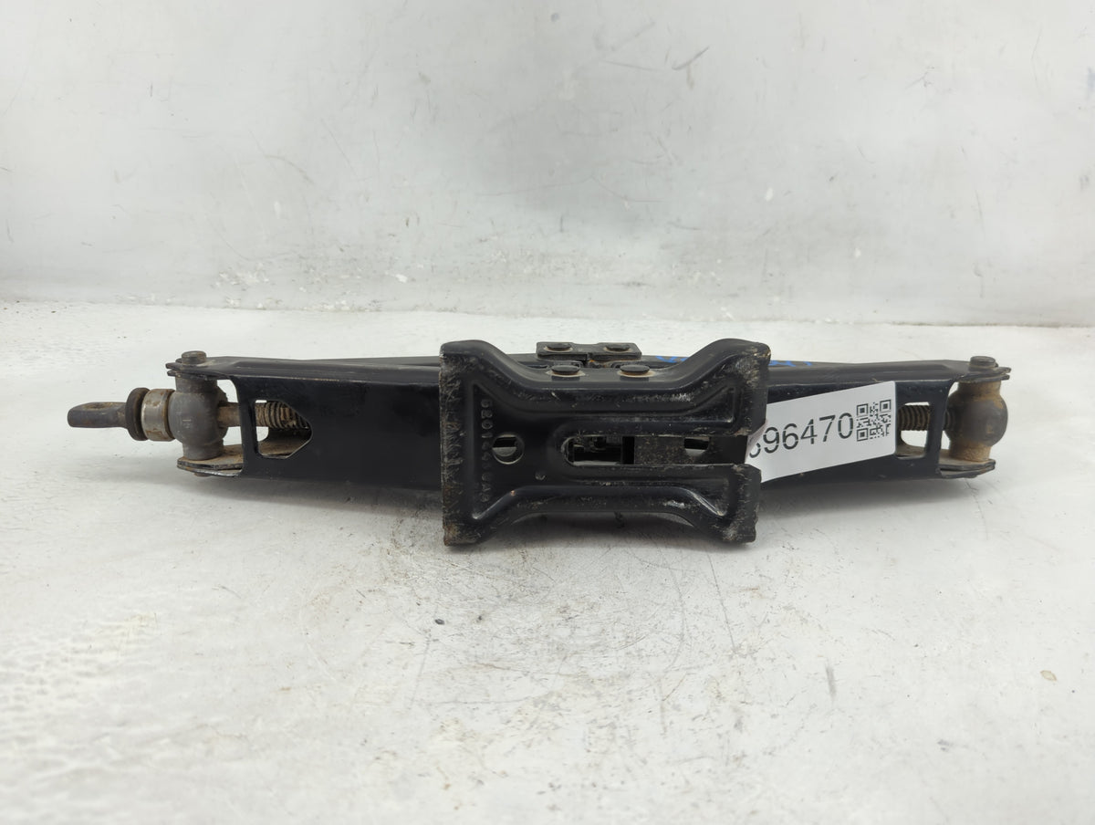 2014 Dodge Ram 1500 Spare Scissor Car Jack 1396470 - Oemusedautoparts1.com