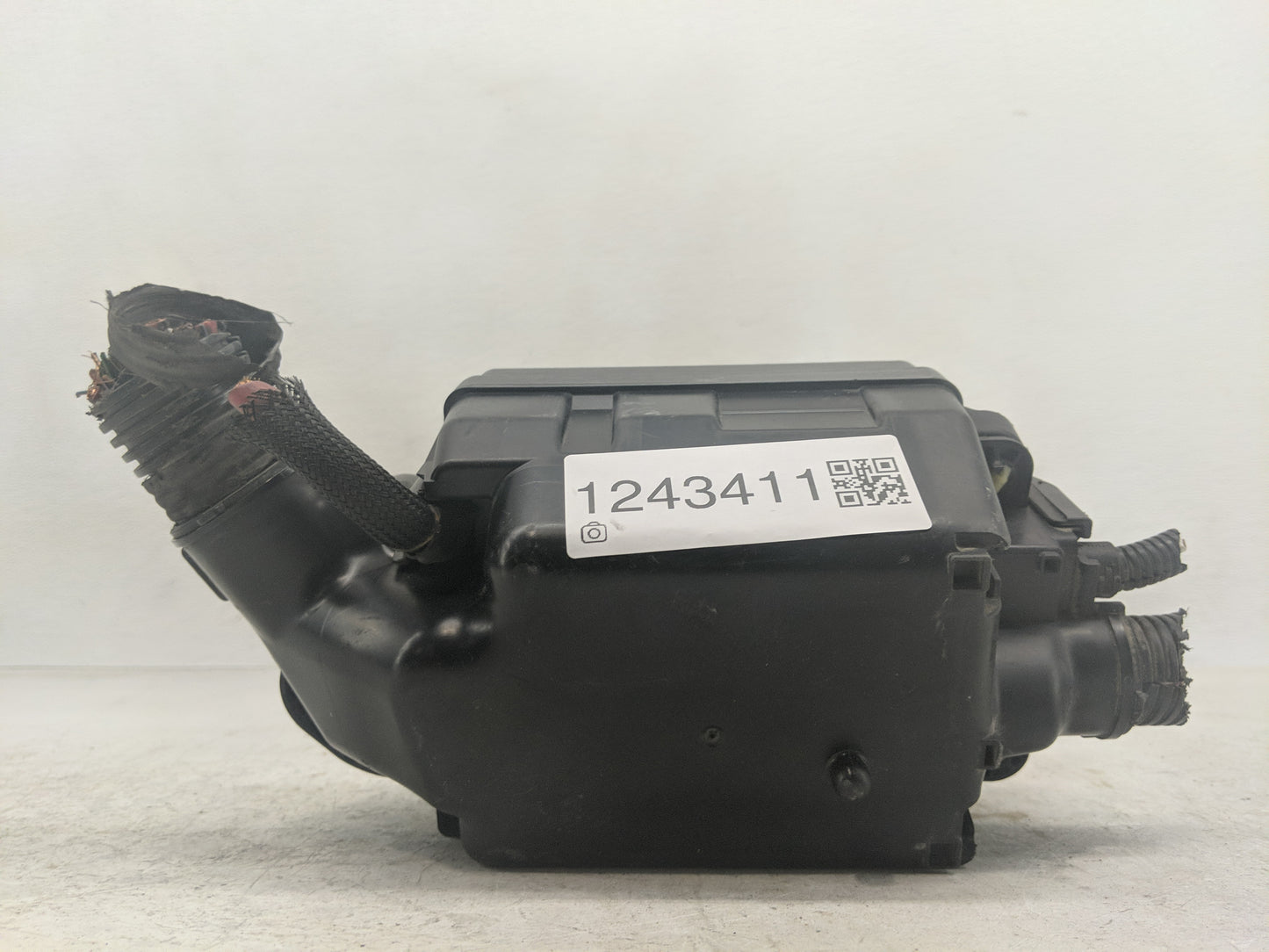 2014-2017 Fiat 500 Fusebox Fuse Box Panel Relay Module P/N:51890355 Fits Fits 2014 2015 2016 2017 OEM Used Auto Parts - Oemu