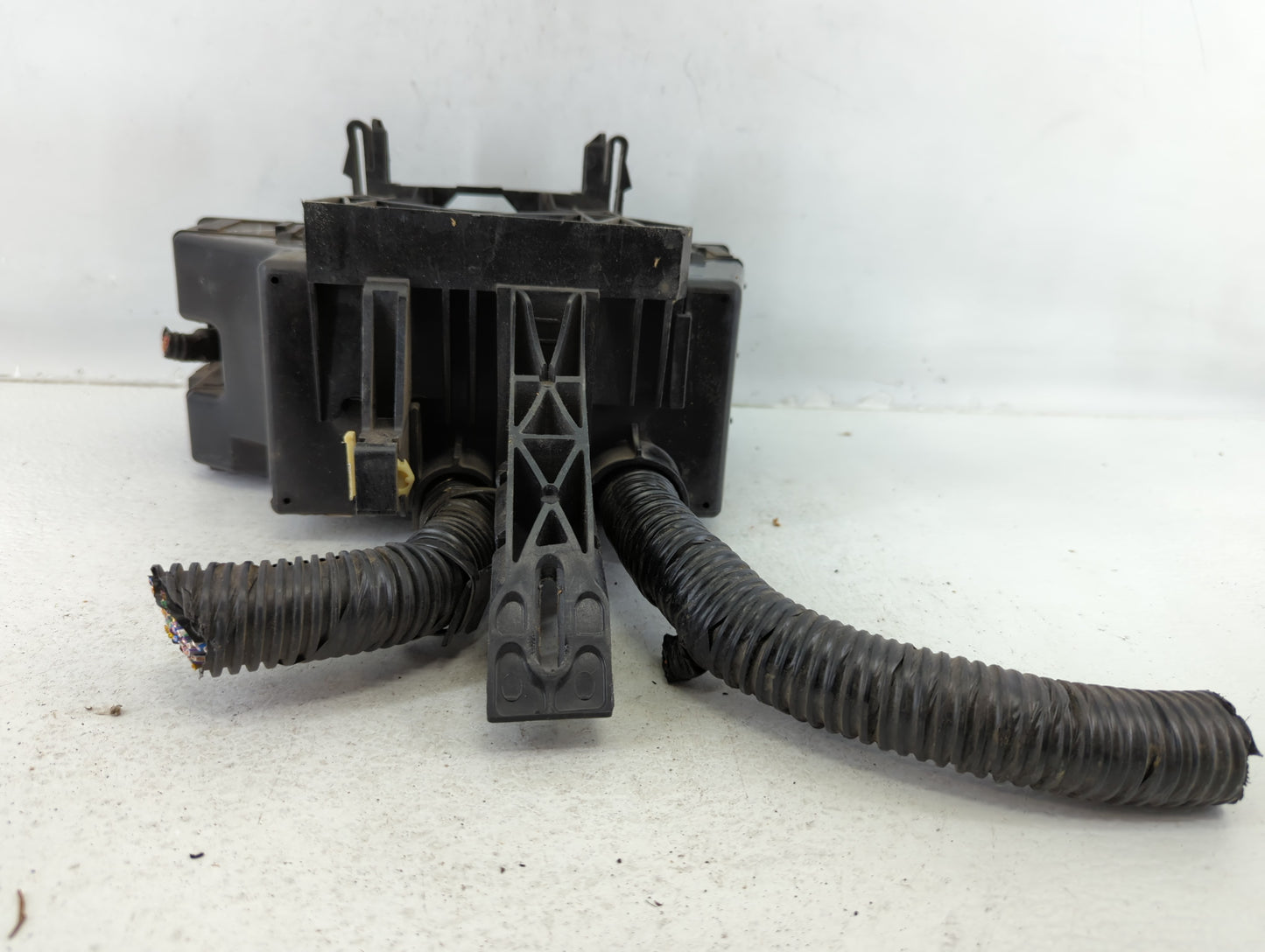 2012-2014 Ford Edge Fusebox Fuse Box Panel Relay Module P/N:CT4T-14290-LK Fits Fits 2012 2013 2014 OEM Used Auto Parts - Oem