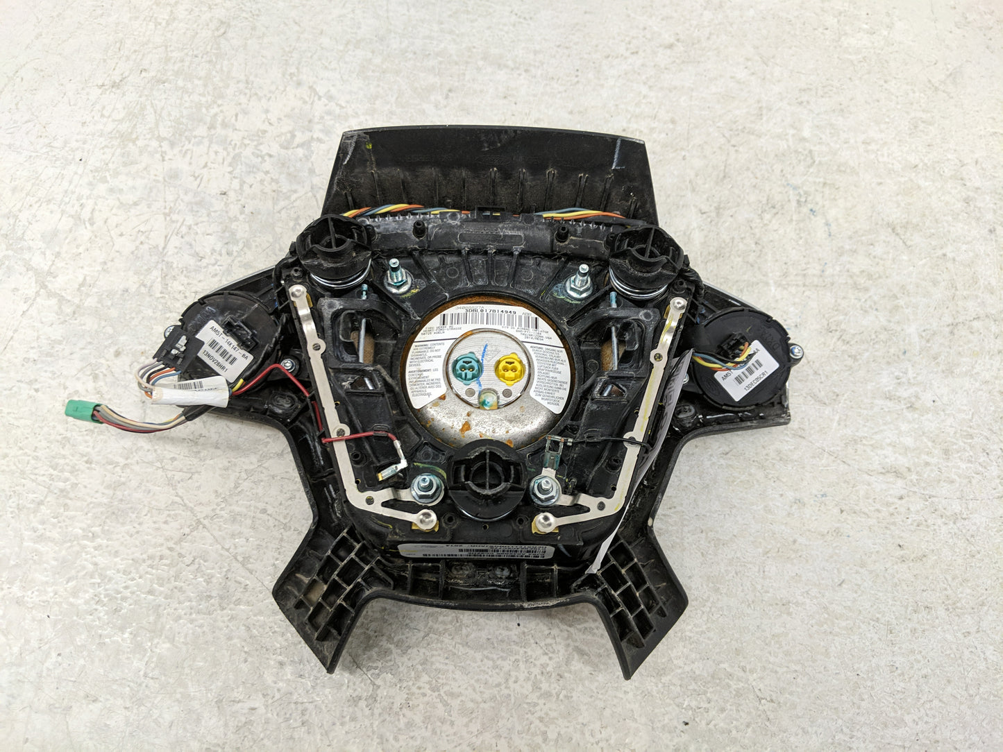 2013-2014 Ford Escape Air Bag Driver Left Steering Wheel Mounted P/N:CJ54-A042B85-CC3 Fits Fits 2013 2014 2015 2016 2017 201