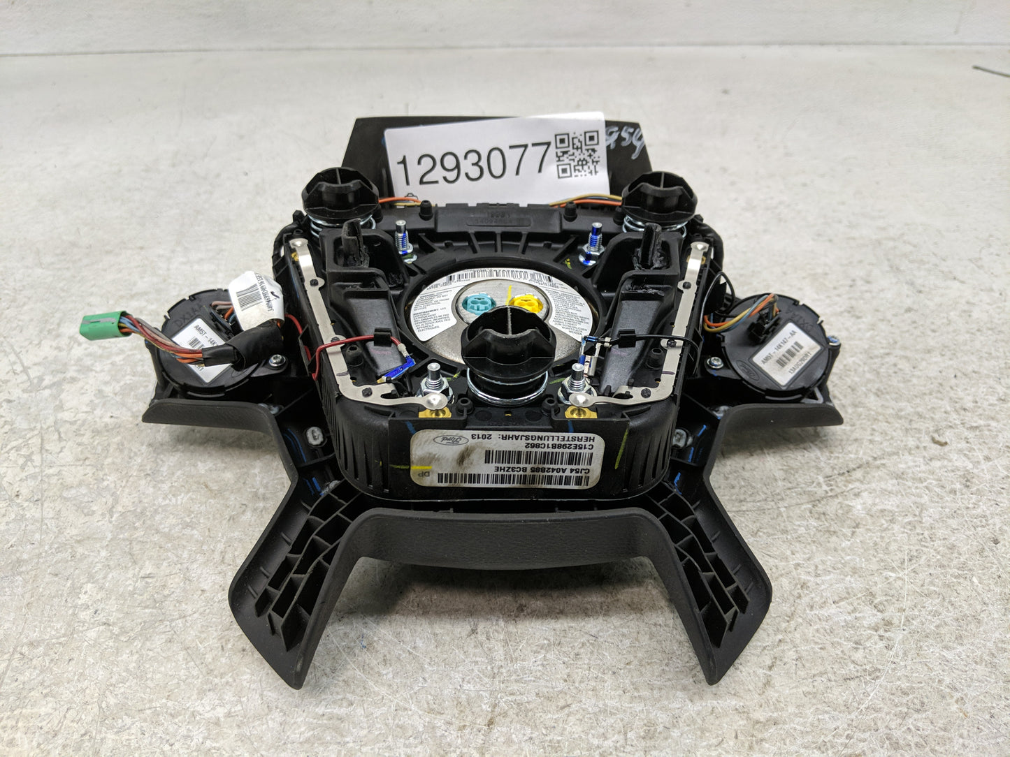 2013-2014 Ford Escape Air Bag Driver Left Steering Wheel Mounted Fits Fits 2013 2014 OEM Used Auto Parts - Oemusedautoparts1