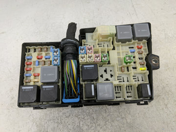 2013-2016 Ford Escape Fusebox Fuse Box Panel Relay Module P/N:19197 000 001 AV6T-14A075-AB Fits Fits 2013 2014 2015 2016 OEM Used Auto Parts