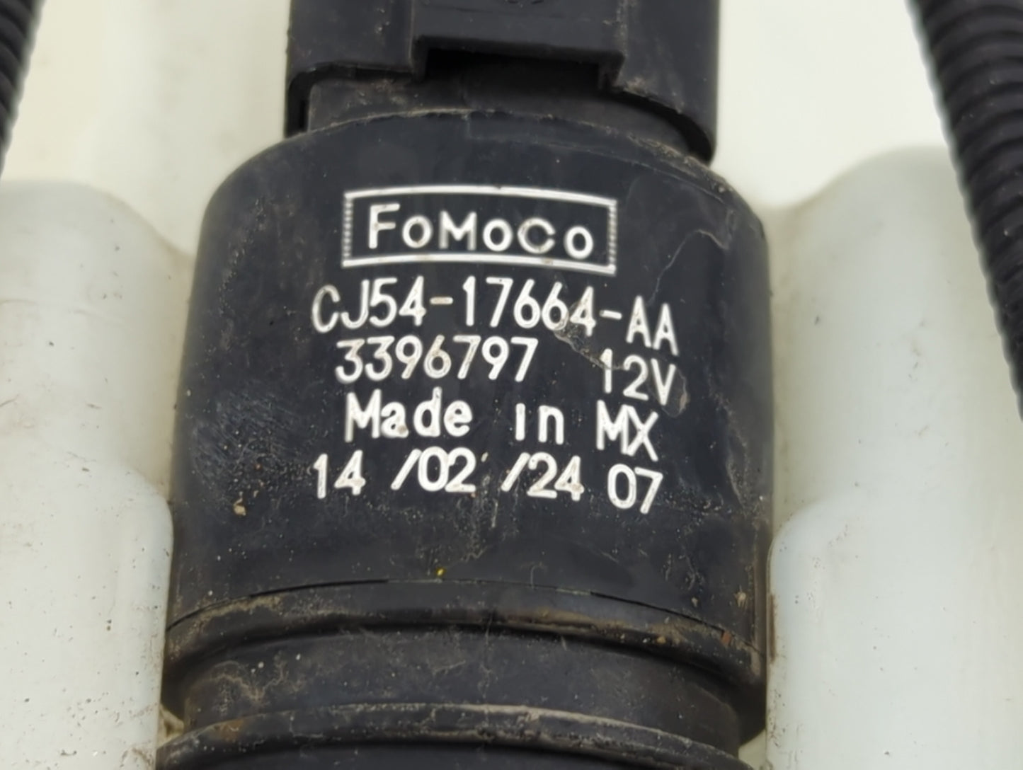 2013-2014 Ford Escape Windshield Washer Fluid Reservoir Bottle Oem - Oemusedautoparts1.com