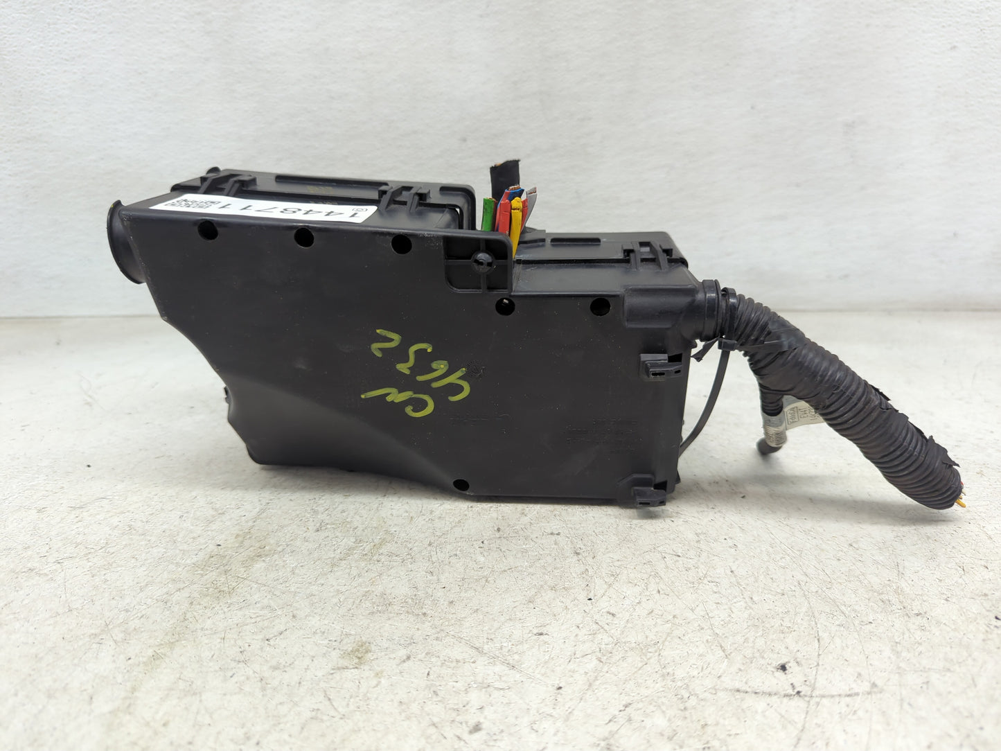 2013-2016 Ford Escape Fusebox Fuse Box Panel Relay Module P/N:EV4T14K733R59CL Fits Fits 2013 2014 2015 2016 OEM Used Auto Pa