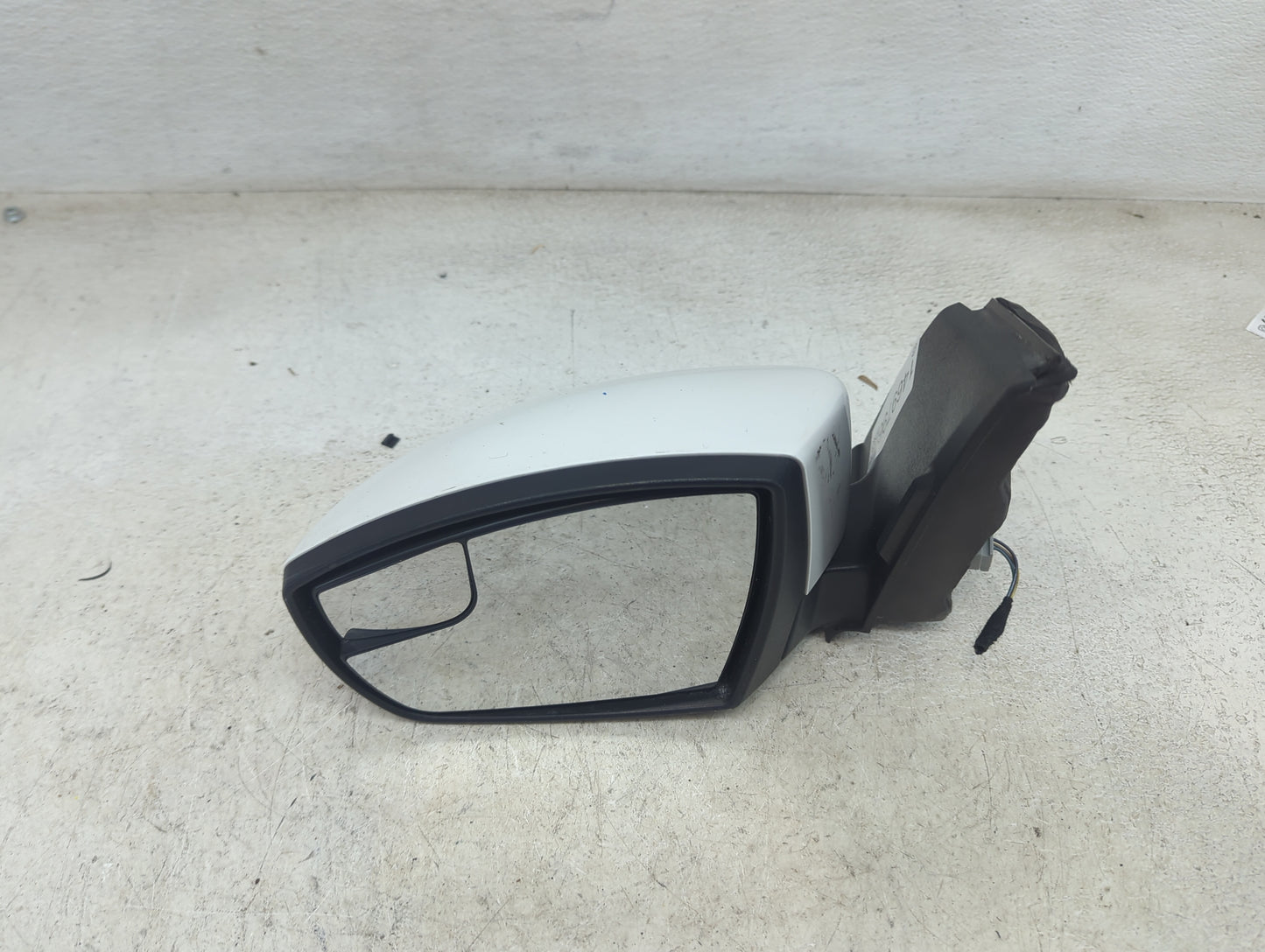2013-2016 Ford Escape Driver Side View Mirror - Left Door Mirror OEM Used - Oemusedautoparts1.com