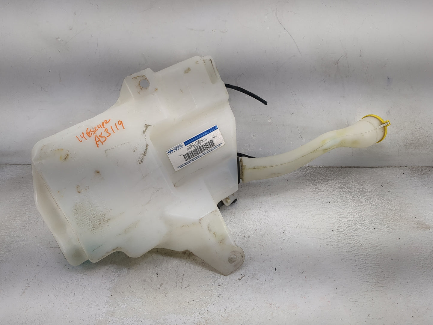 2014 Ford Escape Windshield Washer Fluid Reservoir Bottle Oem 1473828 - Oemusedautoparts1.com