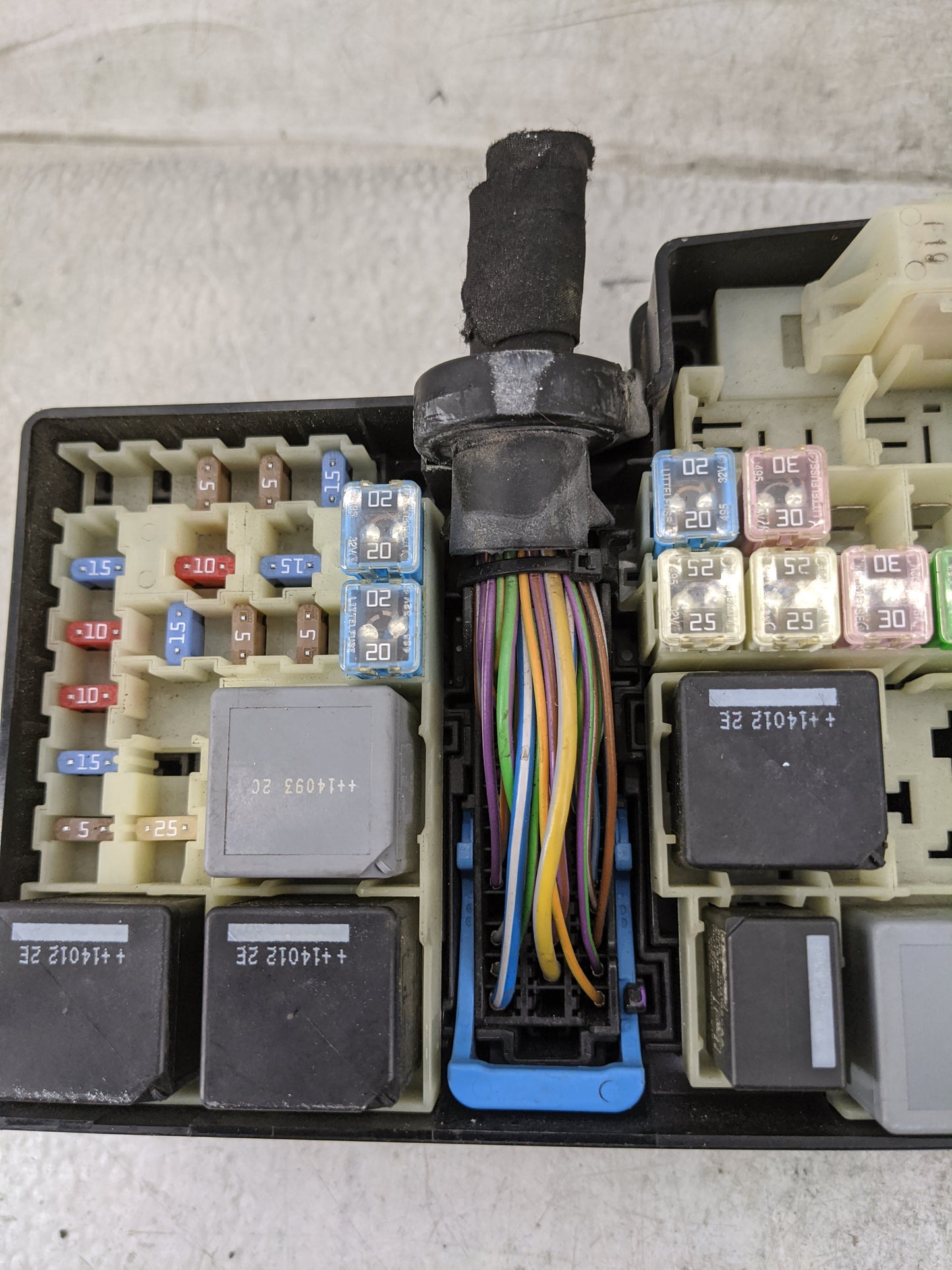 2013-2016 Ford Escape Fusebox Fuse Box Panel Relay Module P/N:AV6T-14A142-AB Fits Fits 2013 2014 2015 2016 OEM Used Auto Par