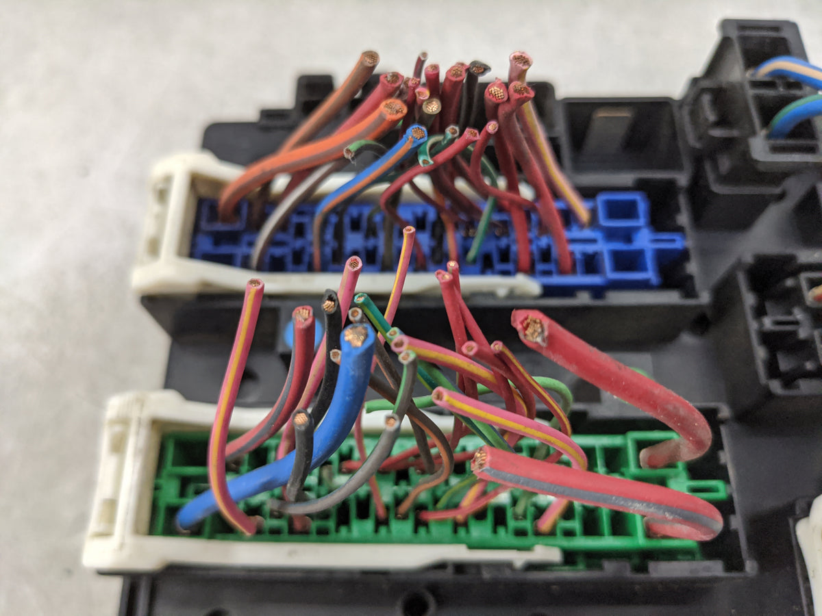 Ford Explorer Fusebox Fuse Box Relay Module Tipm P68425203ab - Oemusedautoparts1.com