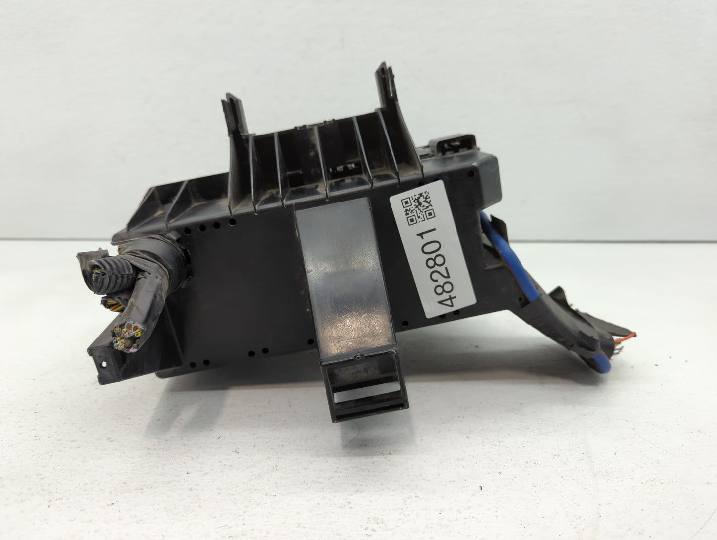 2014-2015 Ford Explorer Fusebox Fuse Box Panel Relay Module P/N:BT4T-14A003-AA Fits Fits 2014 2015 OEM Used Auto Parts - Oem