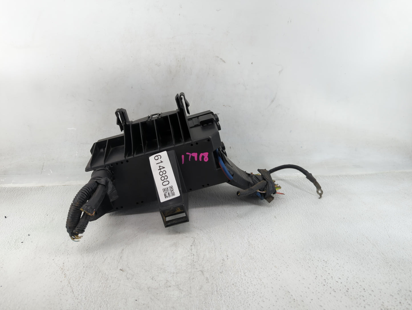 2014-2015 Ford Explorer Fusebox Fuse Box Panel Relay Module P/N:BT4T-14A003-AA Fits Fits 2014 2015 OEM Used Auto Parts - Oem