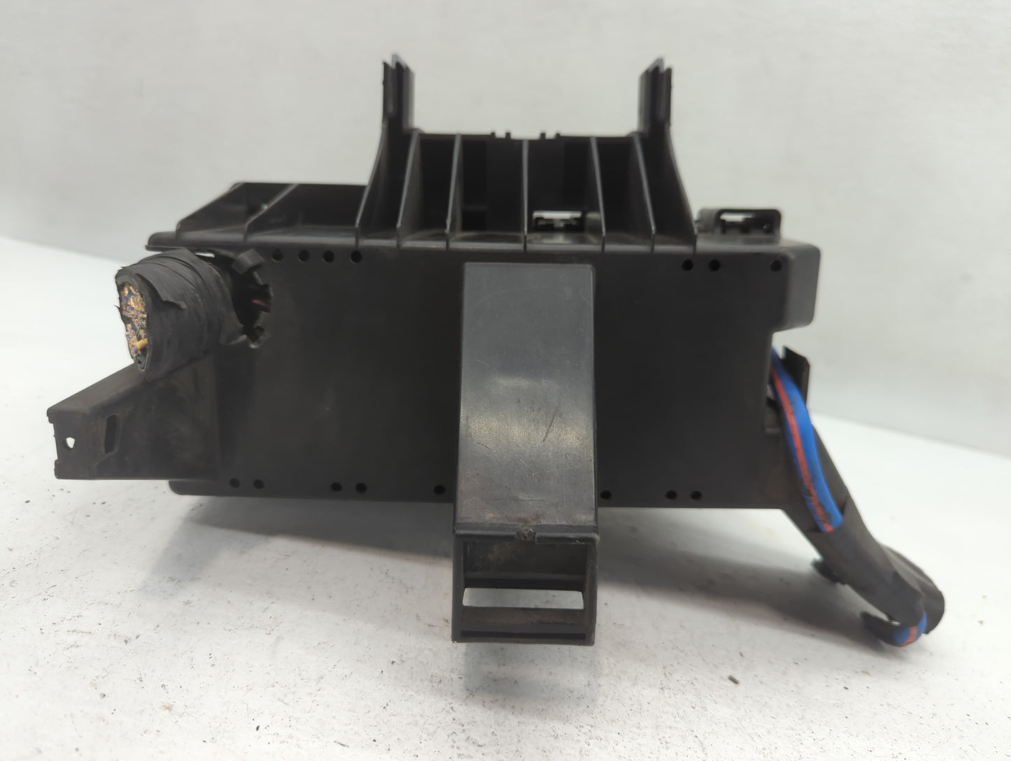 2014-2015 Ford Explorer Fusebox Fuse Box Panel Relay Module P/N:BT4T-14A003-AA Fits Fits 2014 2015 OEM Used Auto Parts - Oem