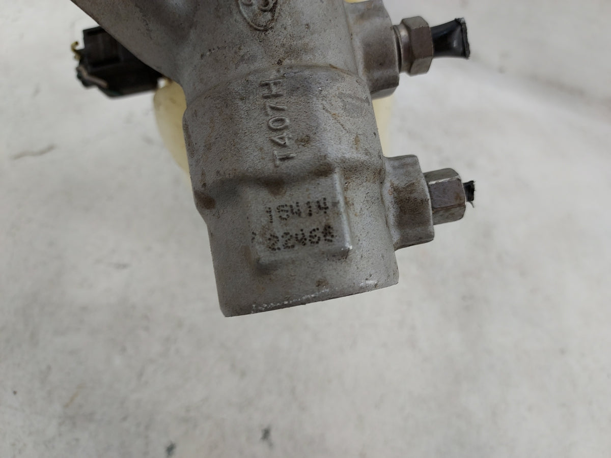 2014-2014 Ford F-150 Brake Master Cylinder 1499104 - Oemusedautoparts1.com
