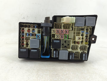 2012-2014 Ford Focus Fusebox Fuse Box Panel Relay Module P/N:19197 000 001 AV6T-14A076-AB, 21090 000 001 Fits Fits 2012 2013 2014 OEM Used Auto Parts