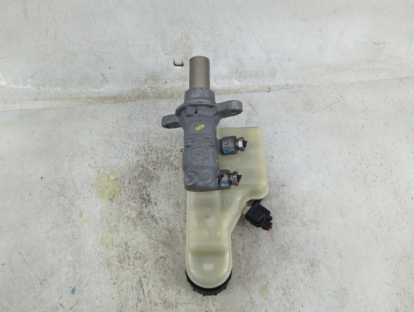 2012-2018 Ford Focus Brake Master Cylinder 1490840 - Oemusedautoparts1.com