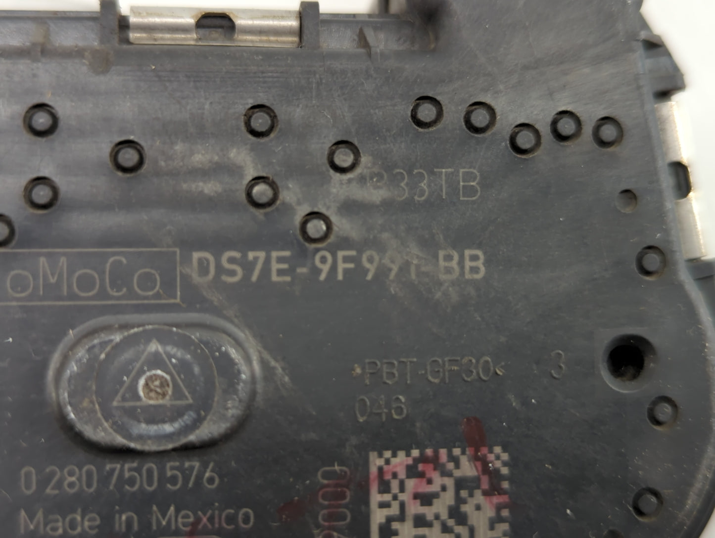 2014-2018 Ford Focus Throttle Body P/N:0 280 750 566 DS7E-9F991-BB Fits Fits 2014 2015 2016 2017 2018 2019 OEM Used Auto Par