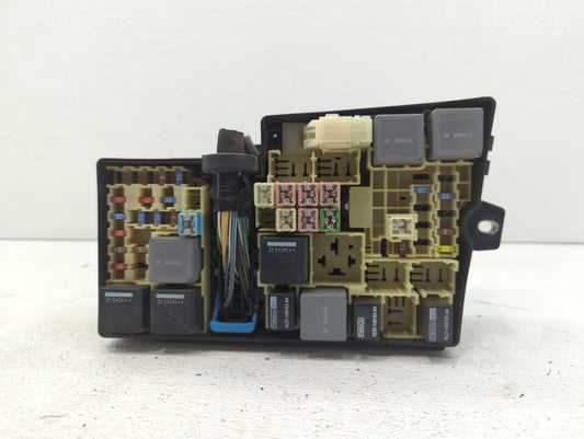 2012-2014 Ford Focus Fusebox Fuse Box Panel Relay Module P/N:AV6T-14A067-AC EV4T-14K733, AV6T-14A142-AB Fits Fits 2012 2013 2014 OEM Used Auto Parts