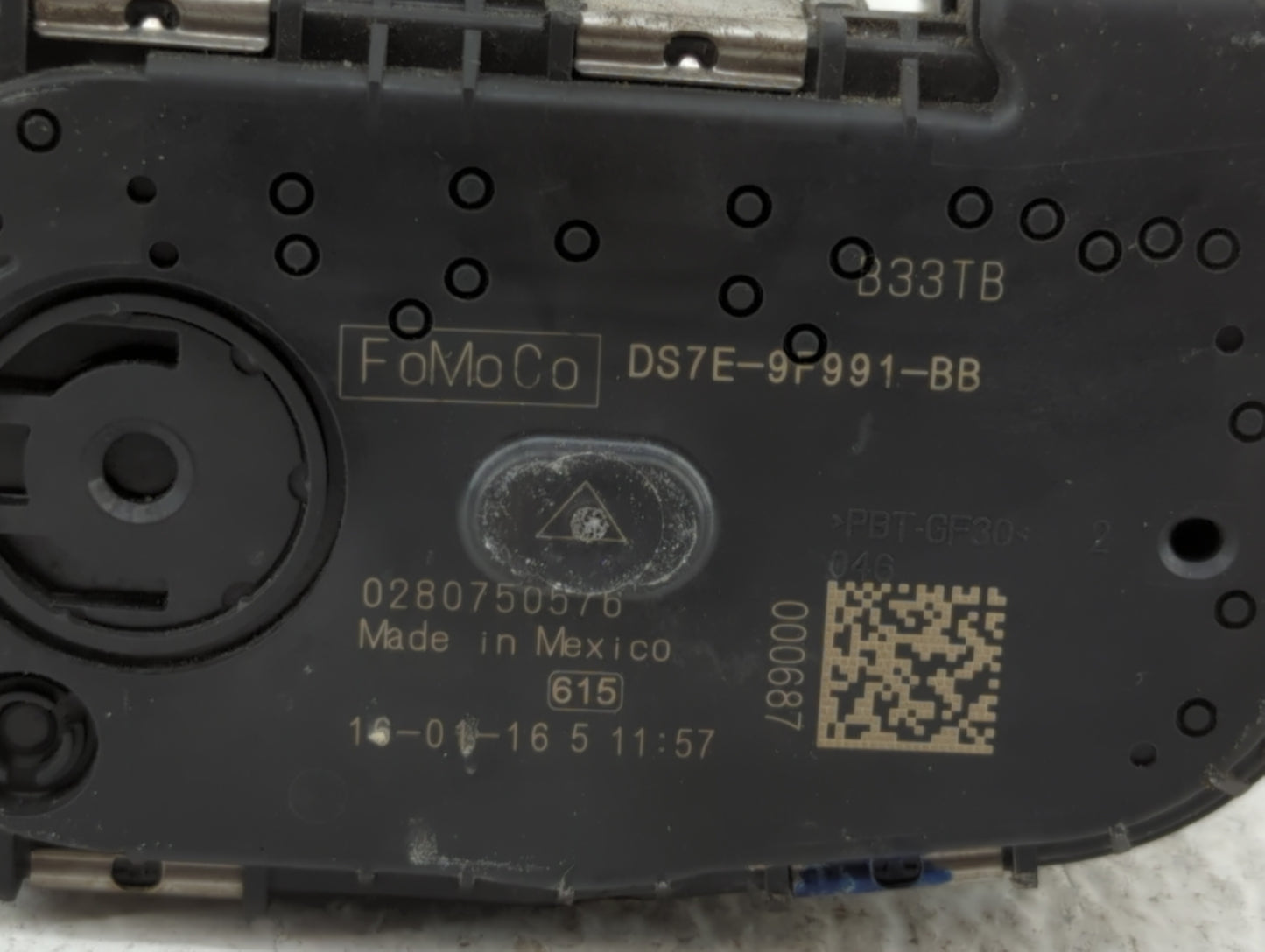 2014-2019 Ford Fusion Throttle Body P/N:0 280 750 566 DS7E-9F991-BB Fits Fits 2014 2015 2016 2017 2018 2019 OEM Used Auto Pa