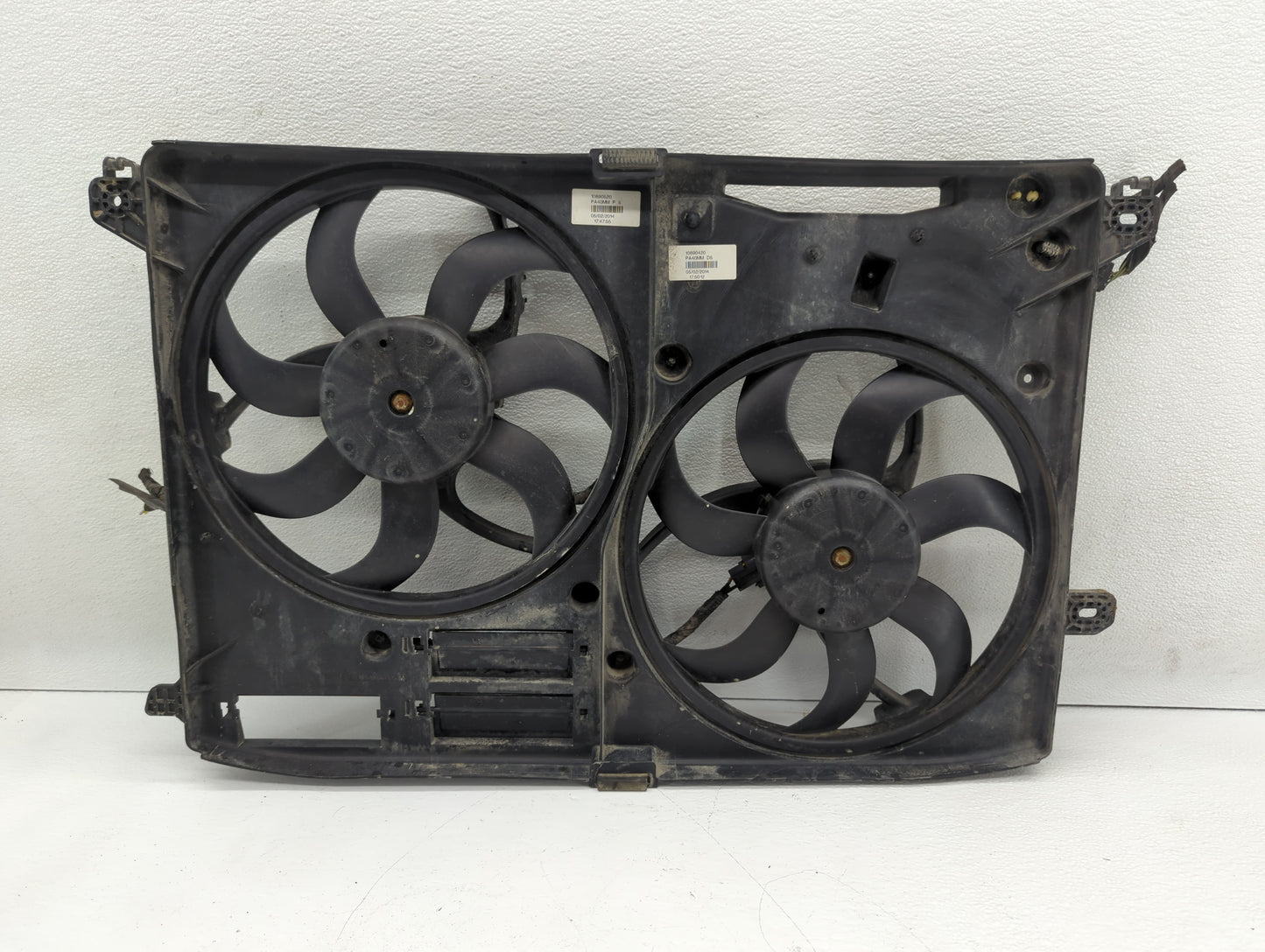 2013-2020 Ford Fusion Left Radiator Fan Motor Assembly Black - Oemusedautoparts1.com