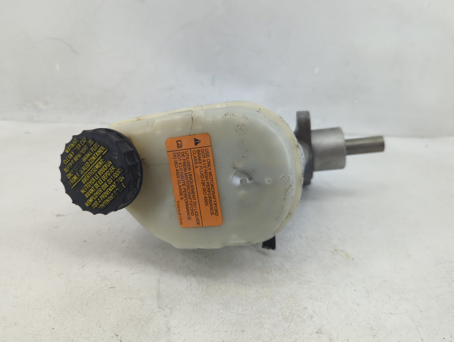 2013-2019 Ford Taurus Brake Master Cylinder 1376535 - Oemusedautoparts1.com