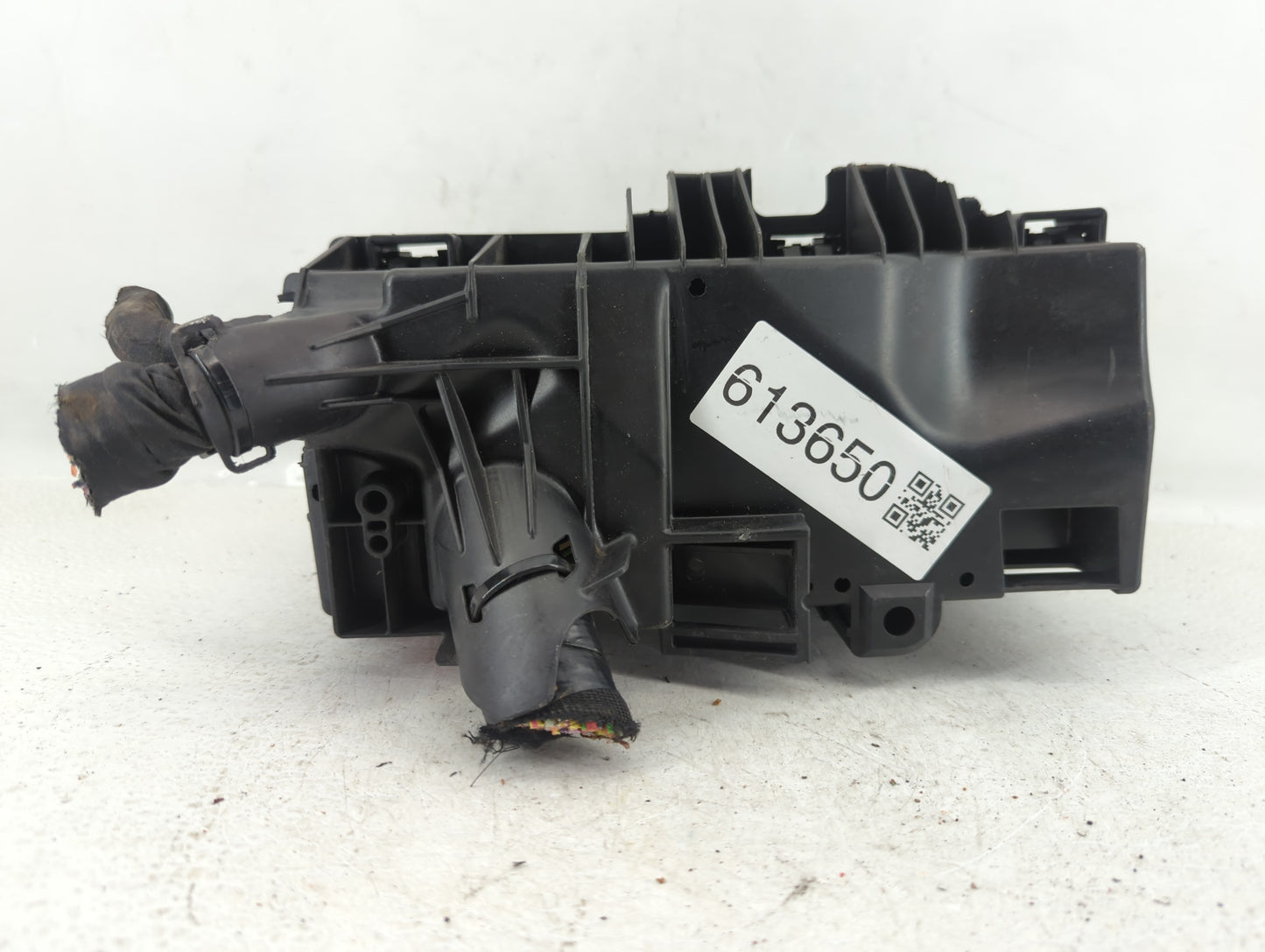 2013-2016 Ford Taurus Fusebox Fuse Box Panel Relay Module P/N:DG1T-14A003-BA Fits Fits 2013 2014 2015 2016 OEM Used Auto Par