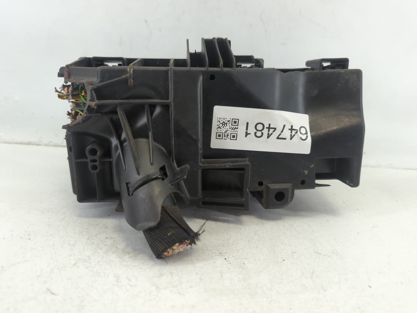 2013-2016 Ford Taurus Fusebox Fuse Box Panel Relay Module P/N:DG1T-14A003-BA Fits Fits 2013 2014 2015 2016 OEM Used Auto Par