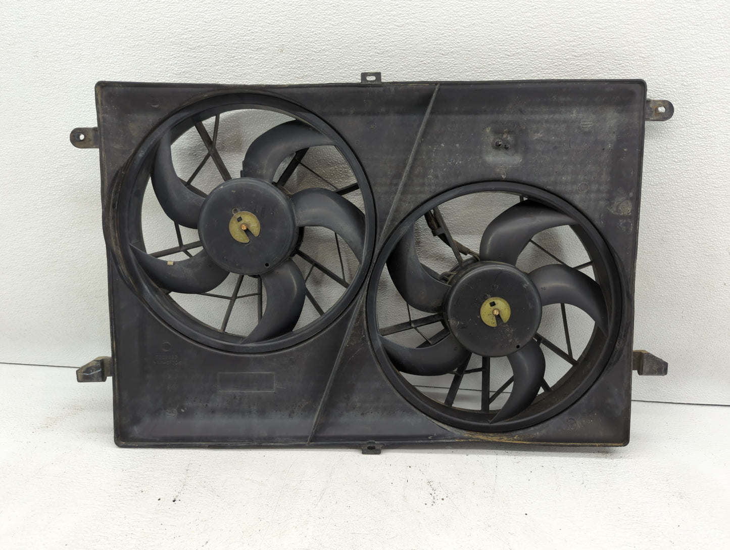 2007-2017 Gmc Acadia Left Radiator Fan Motor Assembly Black - Oemusedautoparts1.com
