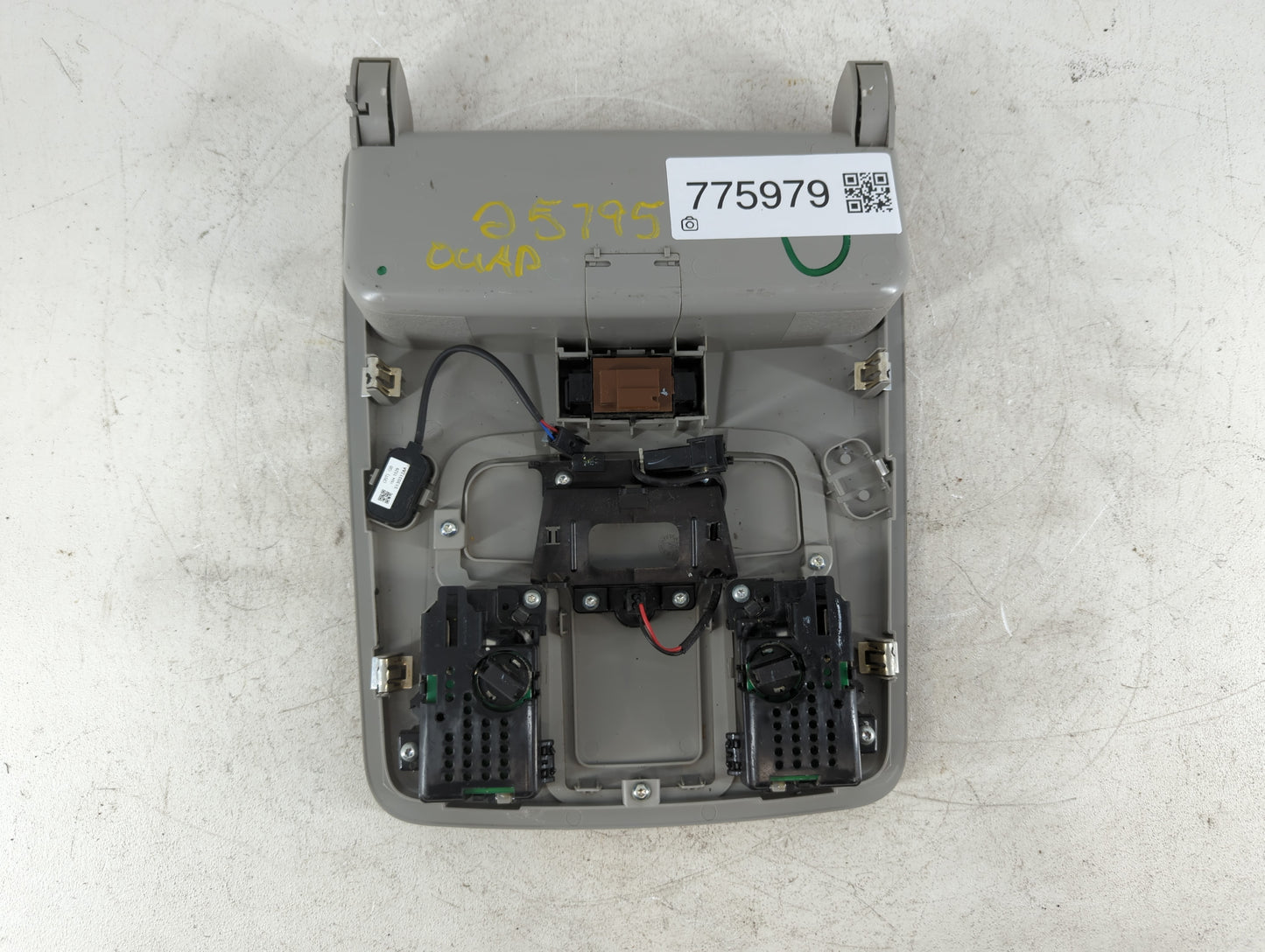 Gmc Yukon Overhead Roof Console 775979 - Oemusedautoparts1.com