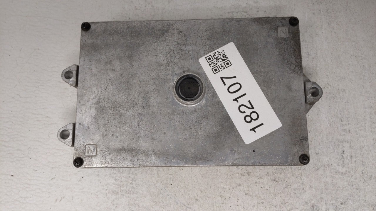 2014 Honda Accord PCM Engine Control Computer ECU ECM PCU OEM P/N:37820-5A2-B52 37820-5A2-B51 Fits OEM Used Auto Parts - Oem