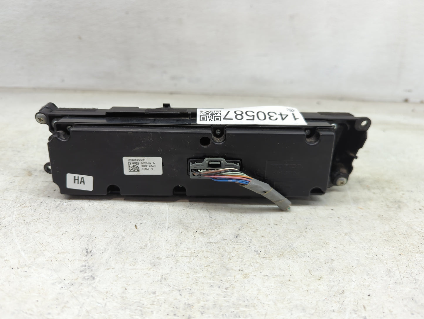 2014 Honda Civic Climate Control Module Temperature AC/Heater Replacement P/N:79500TR6A013M1 Fits OEM Used Auto Parts - Oemu