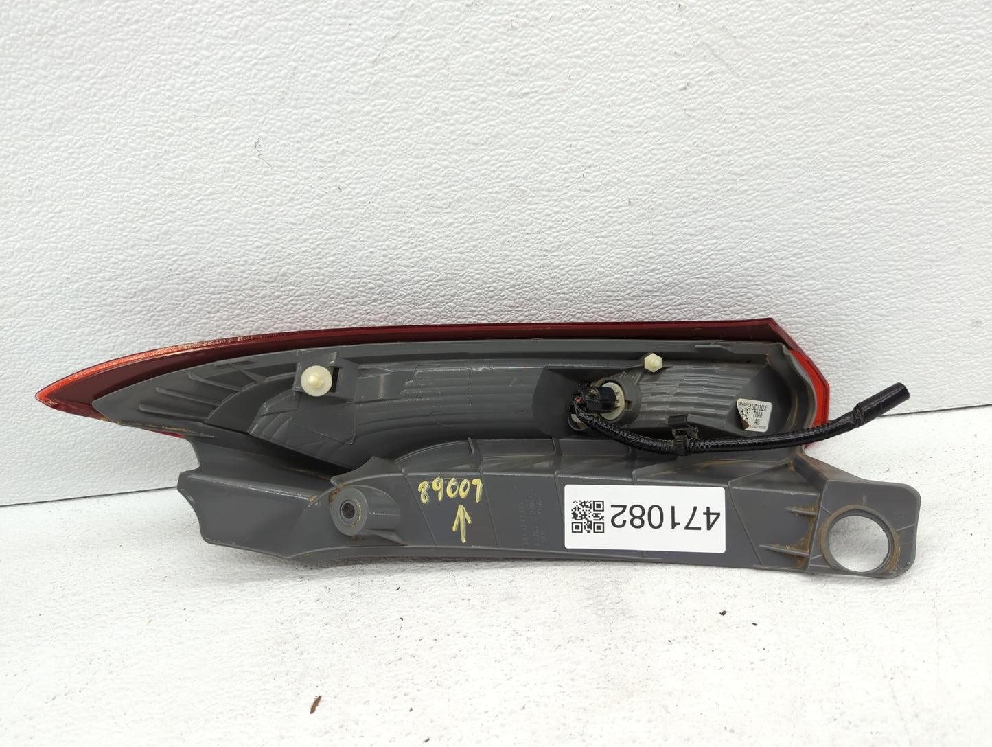2012-2014 Honda Cr-V Tail Light Assembly Passenger Right OEM P/N:UC13DXT0AAA0 UE23CXT0AAA0, UP18BYTOAAAO Fits Fits 2012 2013