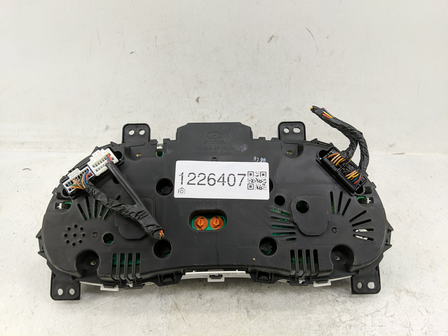 2013-2014 Hyundai Accent Instrument Cluster Speedometer Gauges P/N:94001-1R015 Fits Fits 2013 2014 OEM Used Auto Parts - Oem