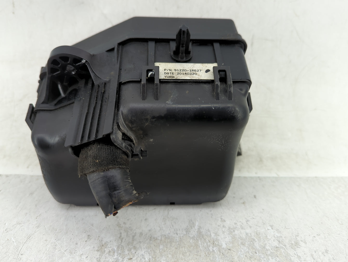 2013-2014 Hyundai Accent Fusebox Fuse Box Panel Relay Module Fits Fits 2013 2014 OEM Used Auto Parts - Oemusedautoparts1.com