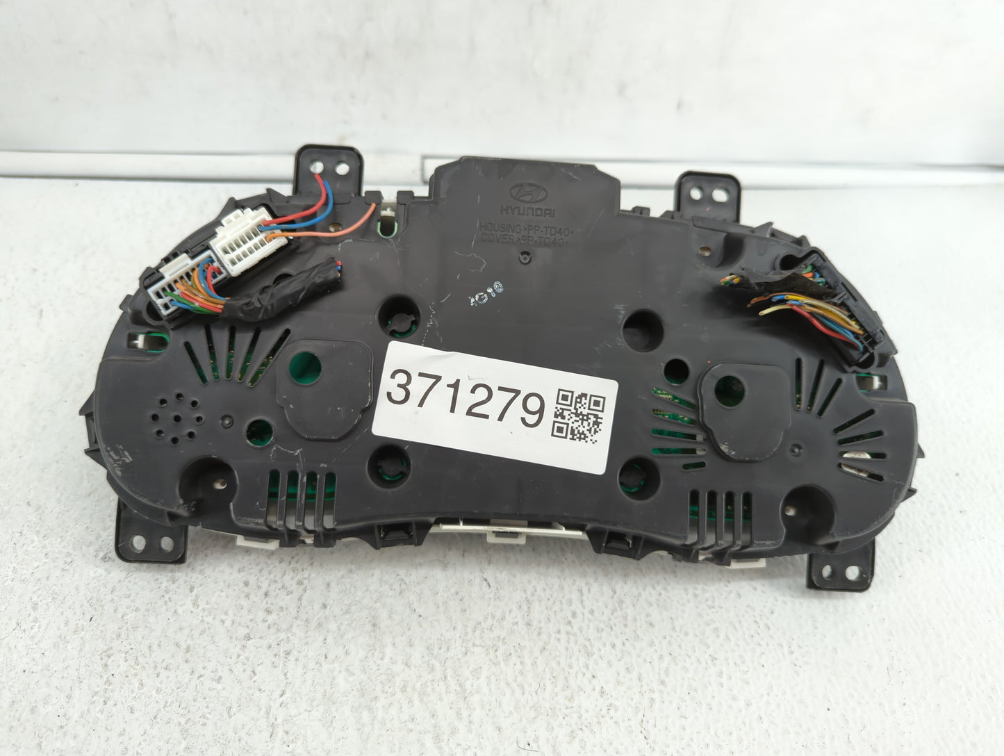 2013-2014 Hyundai Accent Instrument Cluster Speedometer Gauges P/N:94001-1R005 Fits Fits 2013 2014 OEM Used Auto Parts - Oem