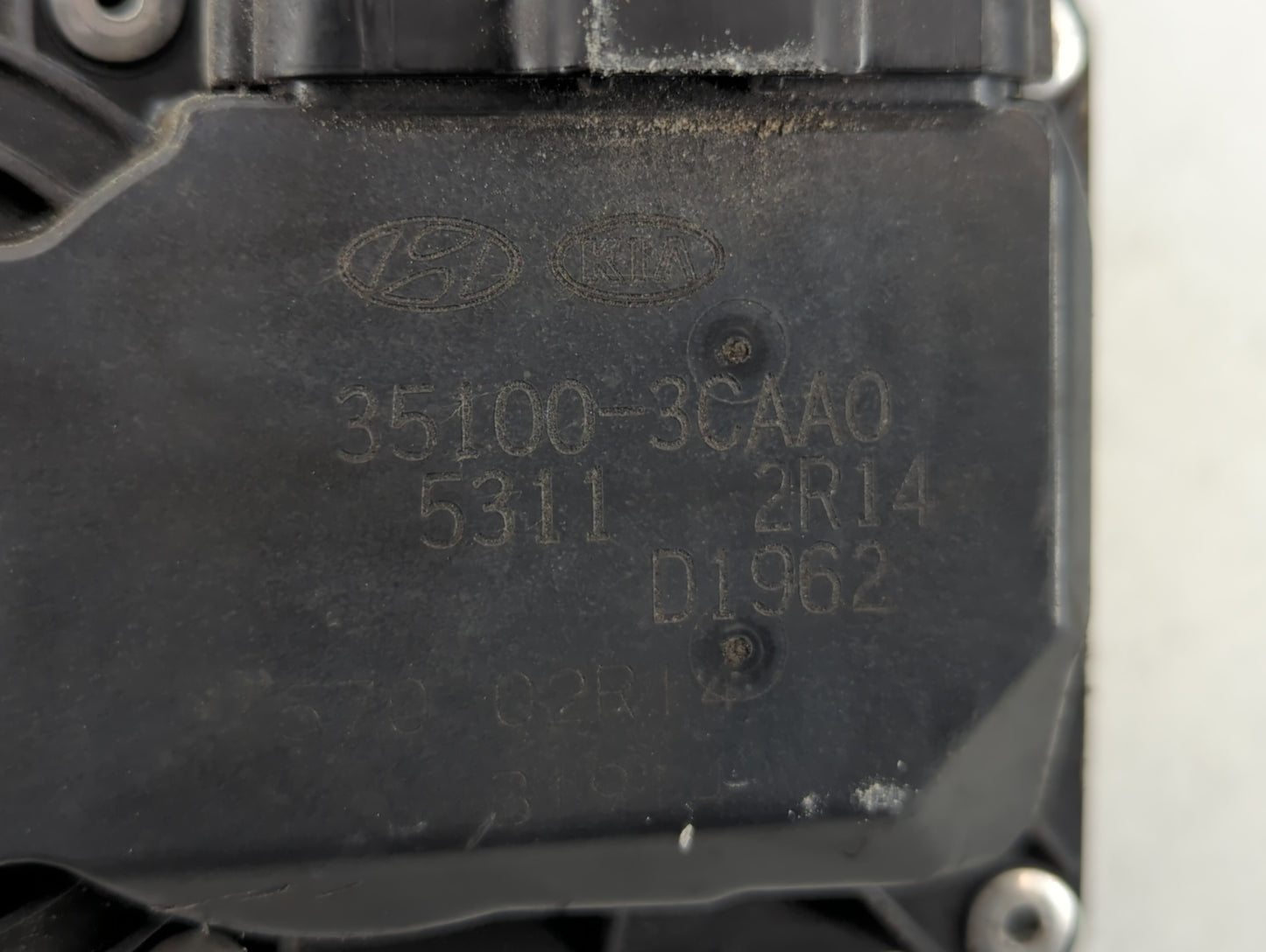 2012-2017 Hyundai Azera Throttle Body P/N:35100-3CAA0 Fits Fits 2012 2013 2014 2015 2016 2017 2018 OEM Used Auto Parts - Oem