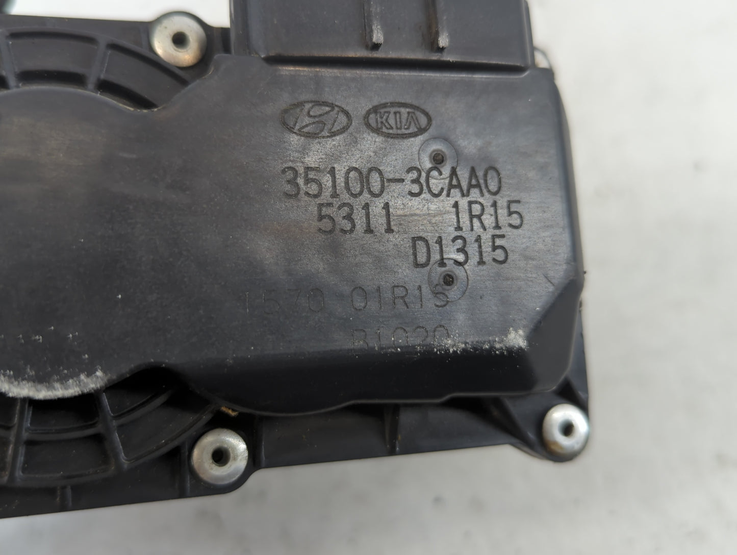 2012-2017 Hyundai Azera Throttle Body P/N:35100-3CAA0 Fits Fits 2012 2013 2014 2015 2016 2017 2018 OEM Used Auto Parts - Oem