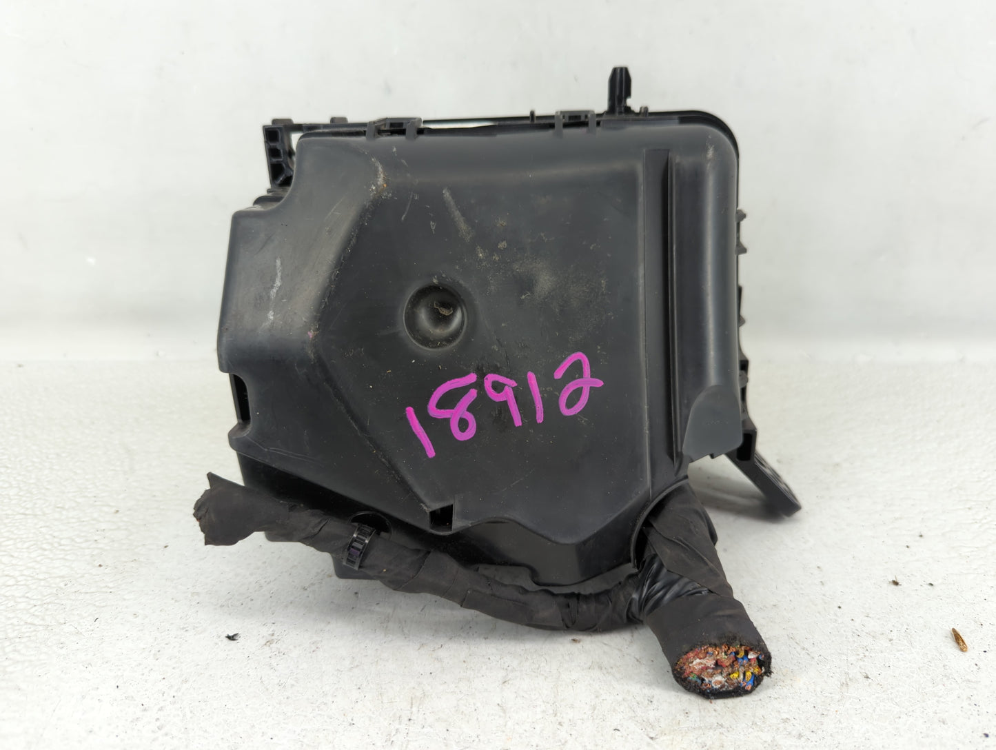 2014-2016 Hyundai Elantra Fusebox Fuse Box Panel Relay Module P/N:91951-3X710 Fits Fits 2014 2015 2016 OEM Used Auto Parts -