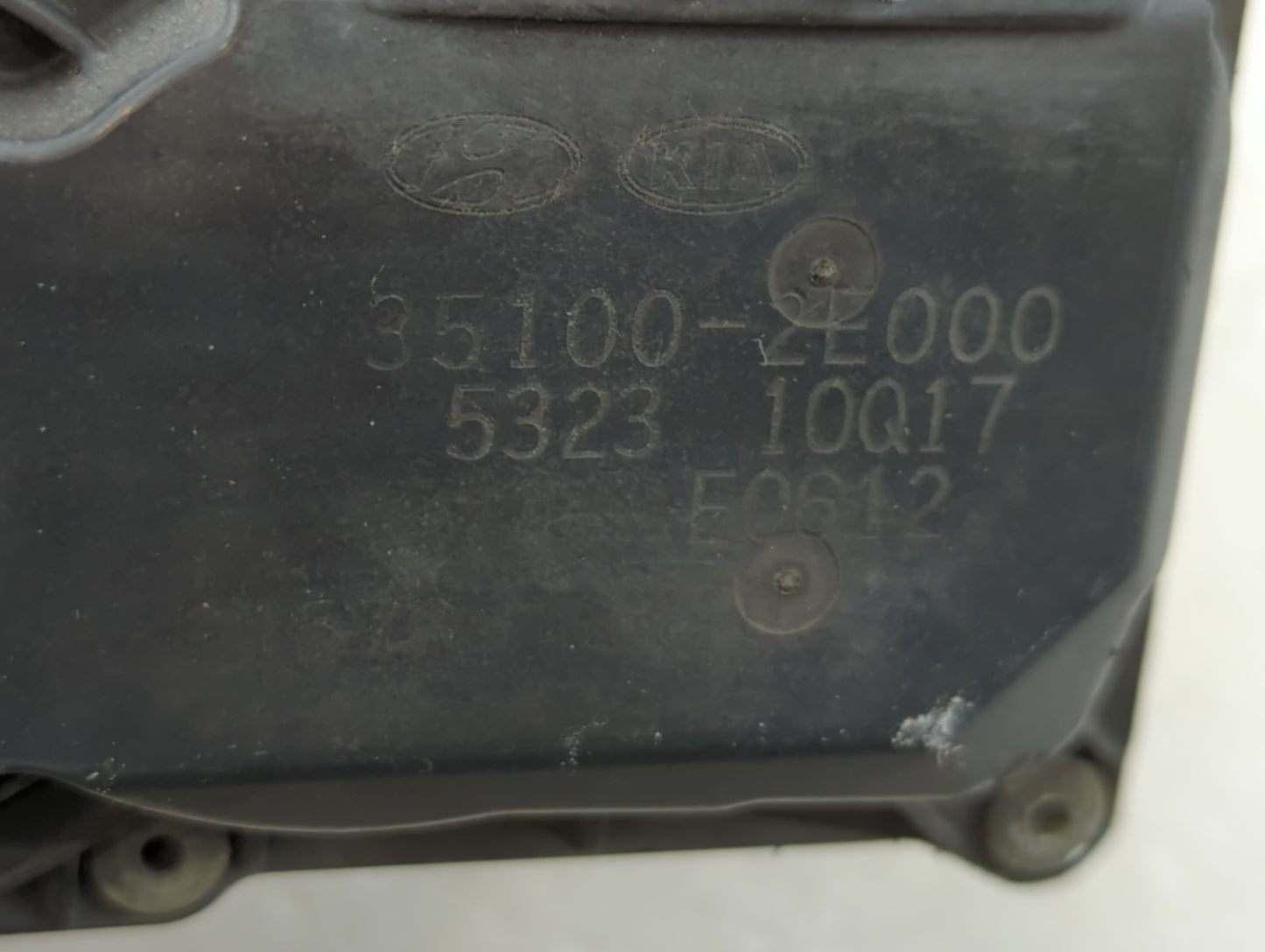 2013-2014 Hyundai Elantra Throttle Body P/N:35100-2E000 Fits Fits 2012 2013 2014 2015 2016 2018 2019 2020 2021 OEM Used Auto