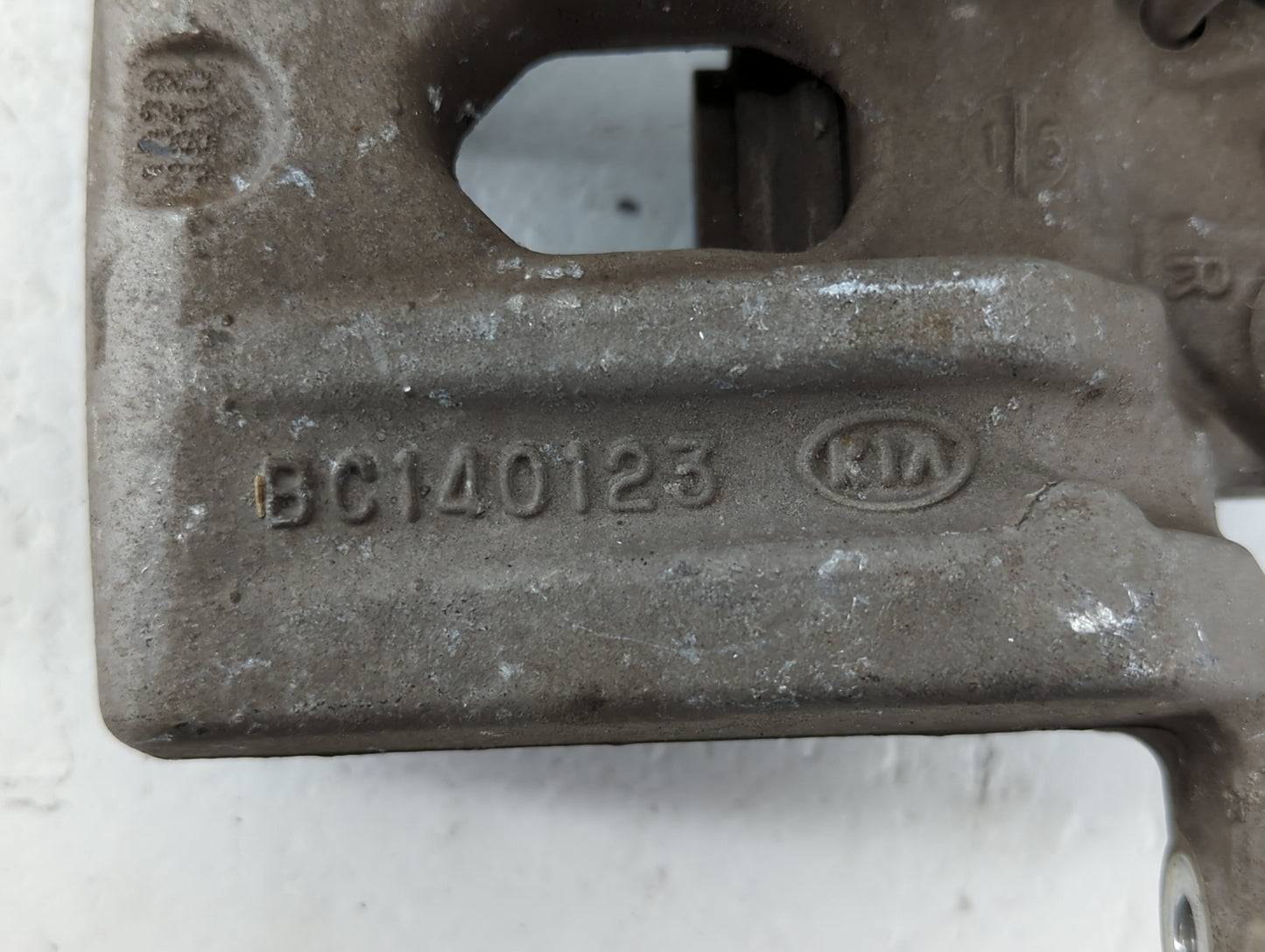 2013-2016 Hyundai Santa Fe Front Driver Left Brake Caliper 581515 - Oemusedautoparts1.com