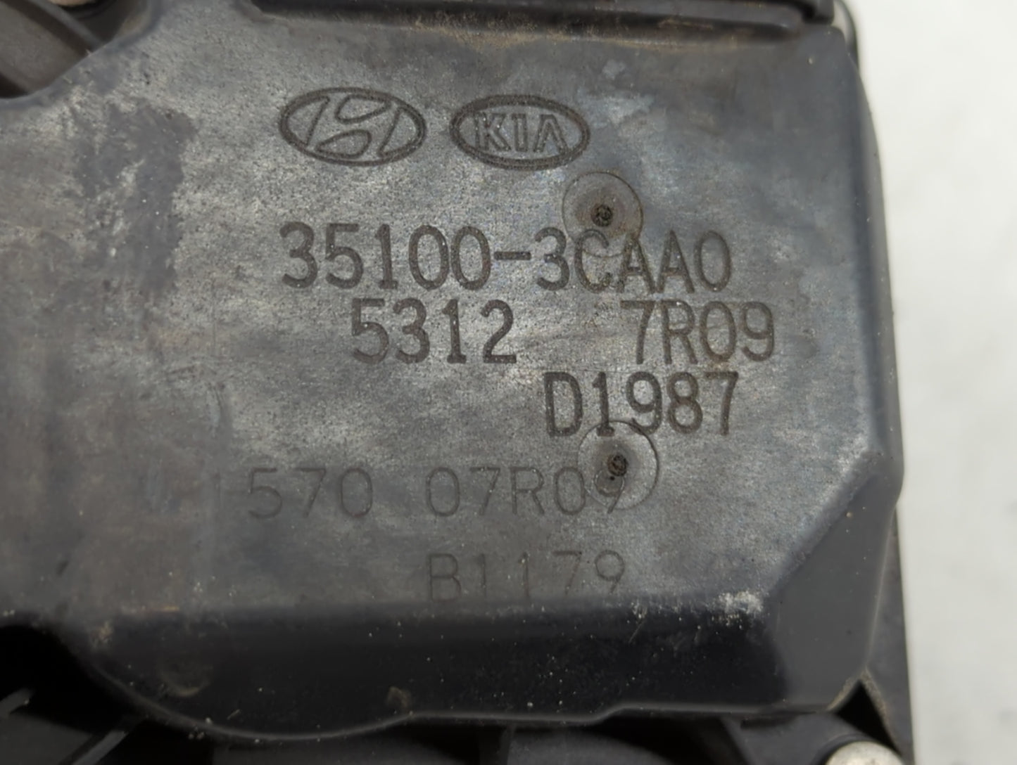 2013-2018 Hyundai Santa Fe Throttle Body P/N:35100-3CAA0 Fits Fits 2012 2013 2014 2015 2016 2017 2018 OEM Used Auto Parts -