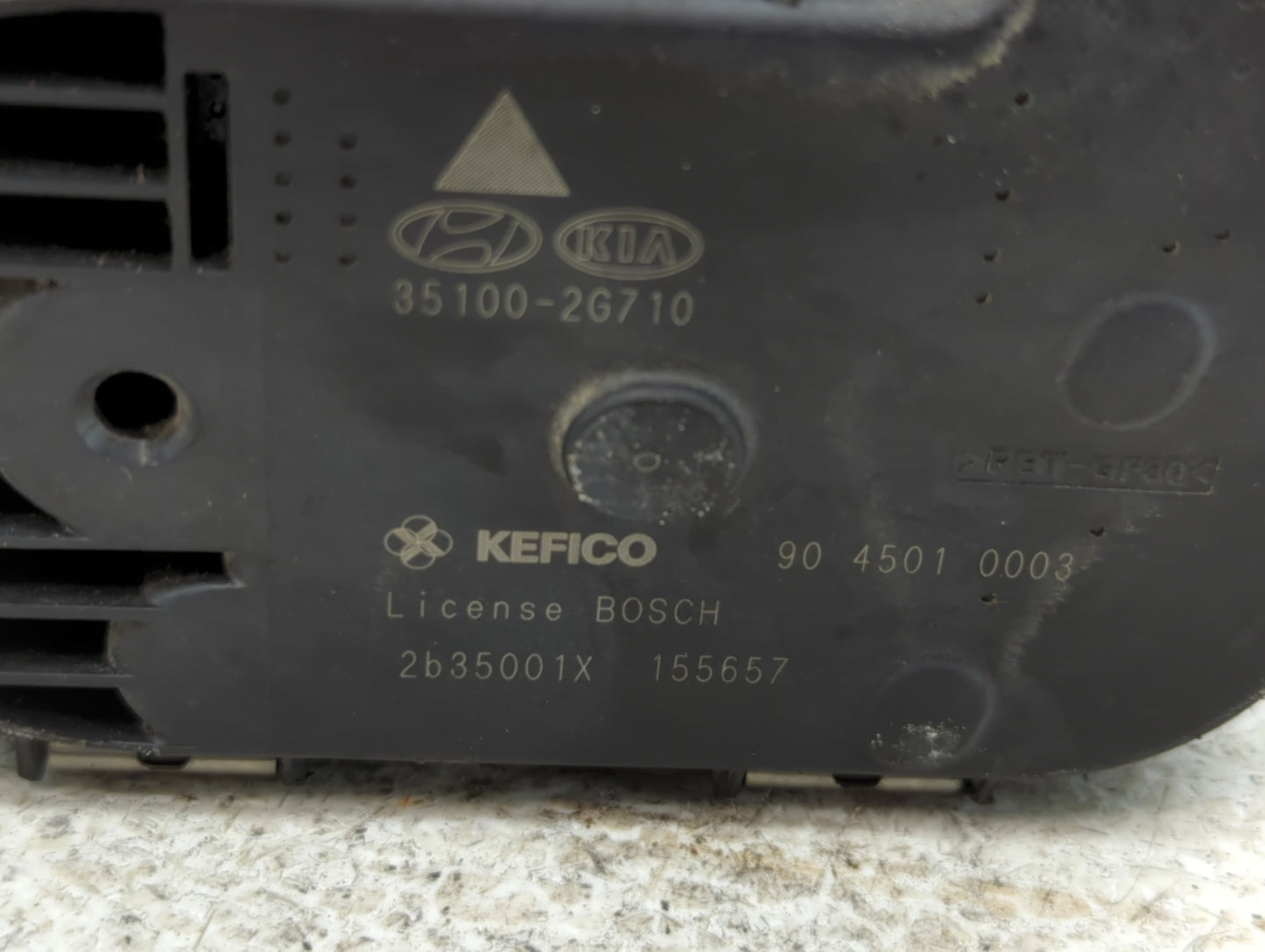 2011-2014 Hyundai Sonata Throttle Body P/N:35100-2G710 Fits Fits 2011 2012 2013 2014 2015 2016 OEM Used Auto Parts - Oemused