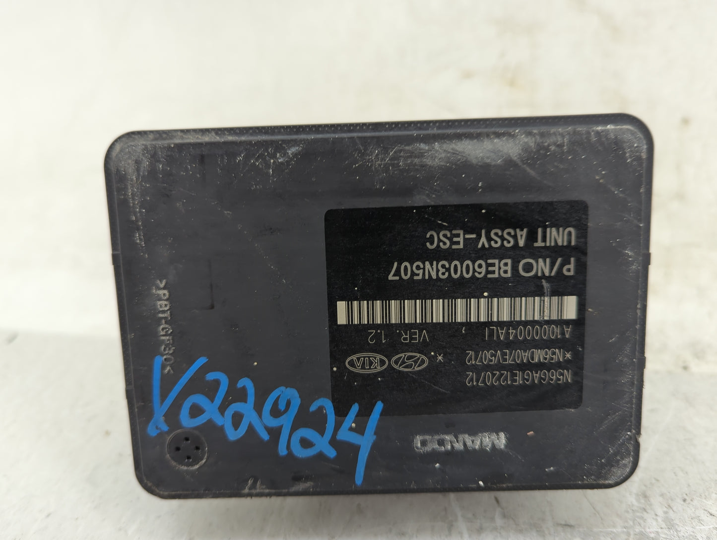 2014-2015 Hyundai Tucson ABS Pump Control Module Replacement P/N:58920-2S820 BE6003N507 Fits Fits 2014 2015 OEM Used Auto Pa