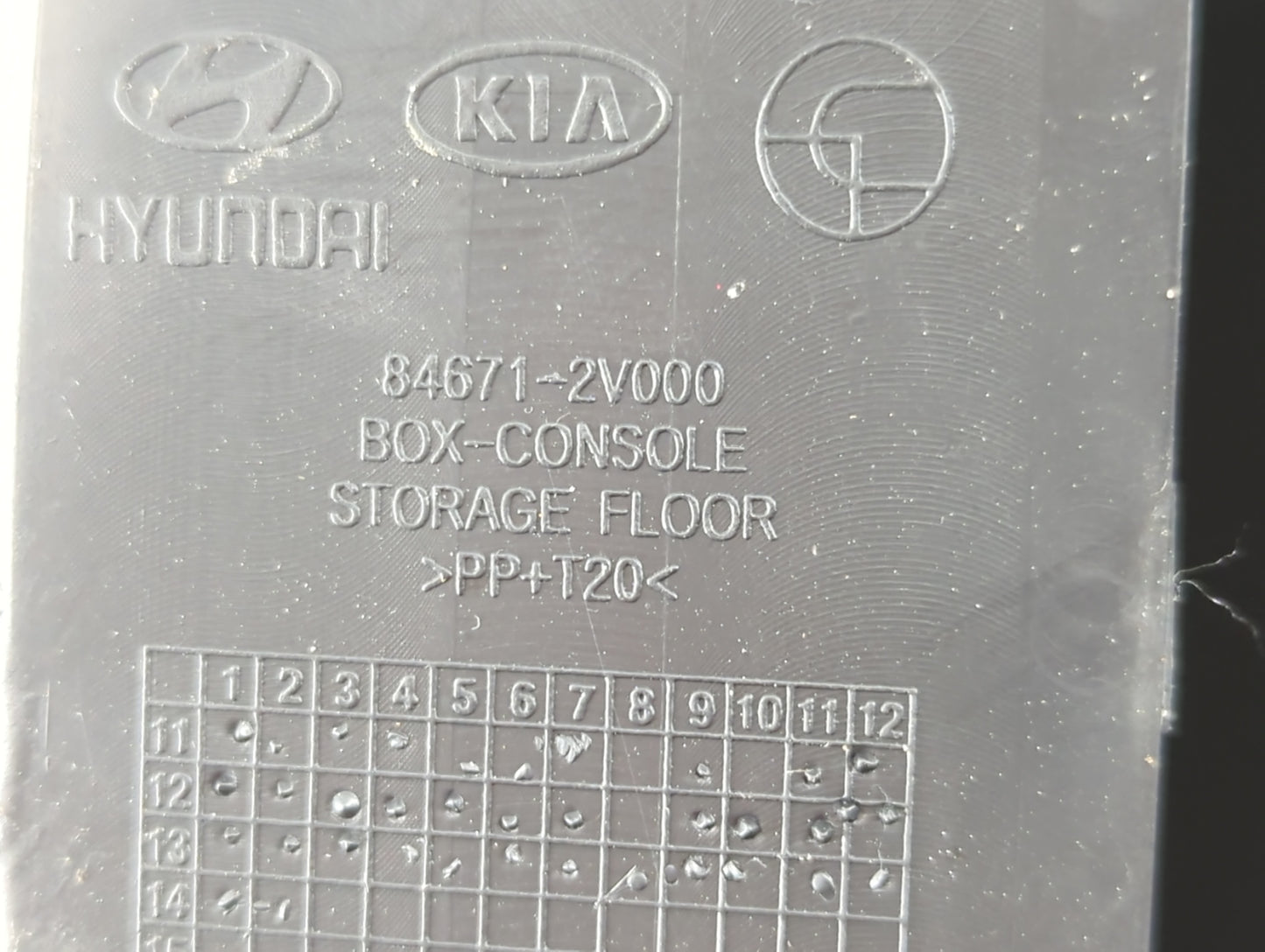 2013-2017 Hyundai Veloster Center Floor Console Fits Fits 2013 2014 2015 2016 2017 OEM Used Auto Parts - Oemusedautoparts1.c