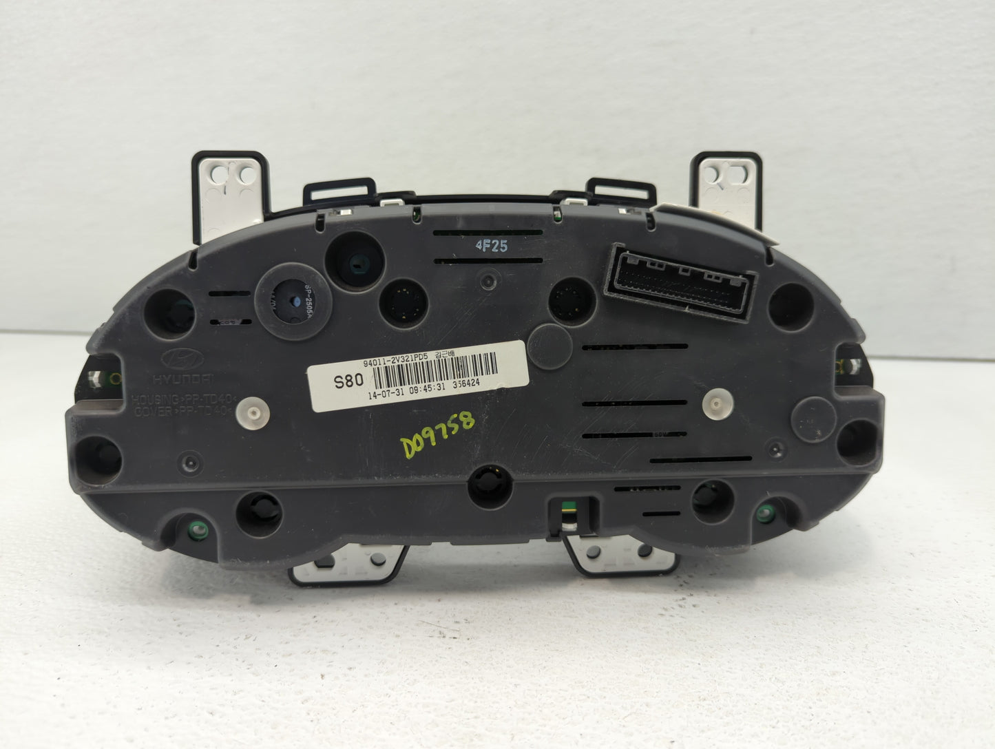 2012-2015 Hyundai Veloster Instrument Cluster Speedometer Gauges P/N:94001-2V321RDR 94011-2V321PD5 Fits Fits 2012 2013 2014