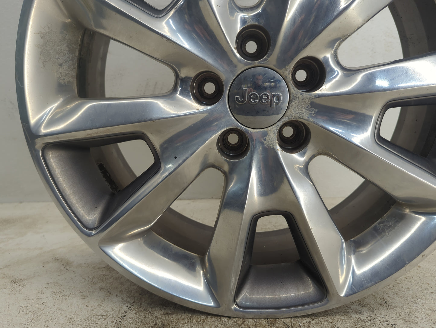 2014-2018 Jeep Cherokee Oem Wheel Rim - Oemusedautoparts1.com