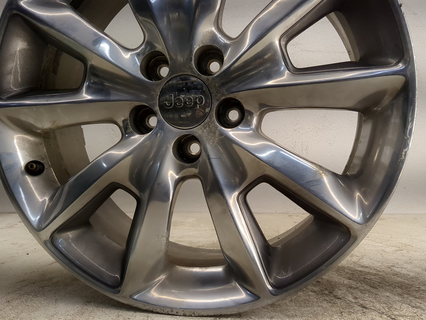 2014-2018 Jeep Cherokee Oem Wheel Rim - Oemusedautoparts1.com