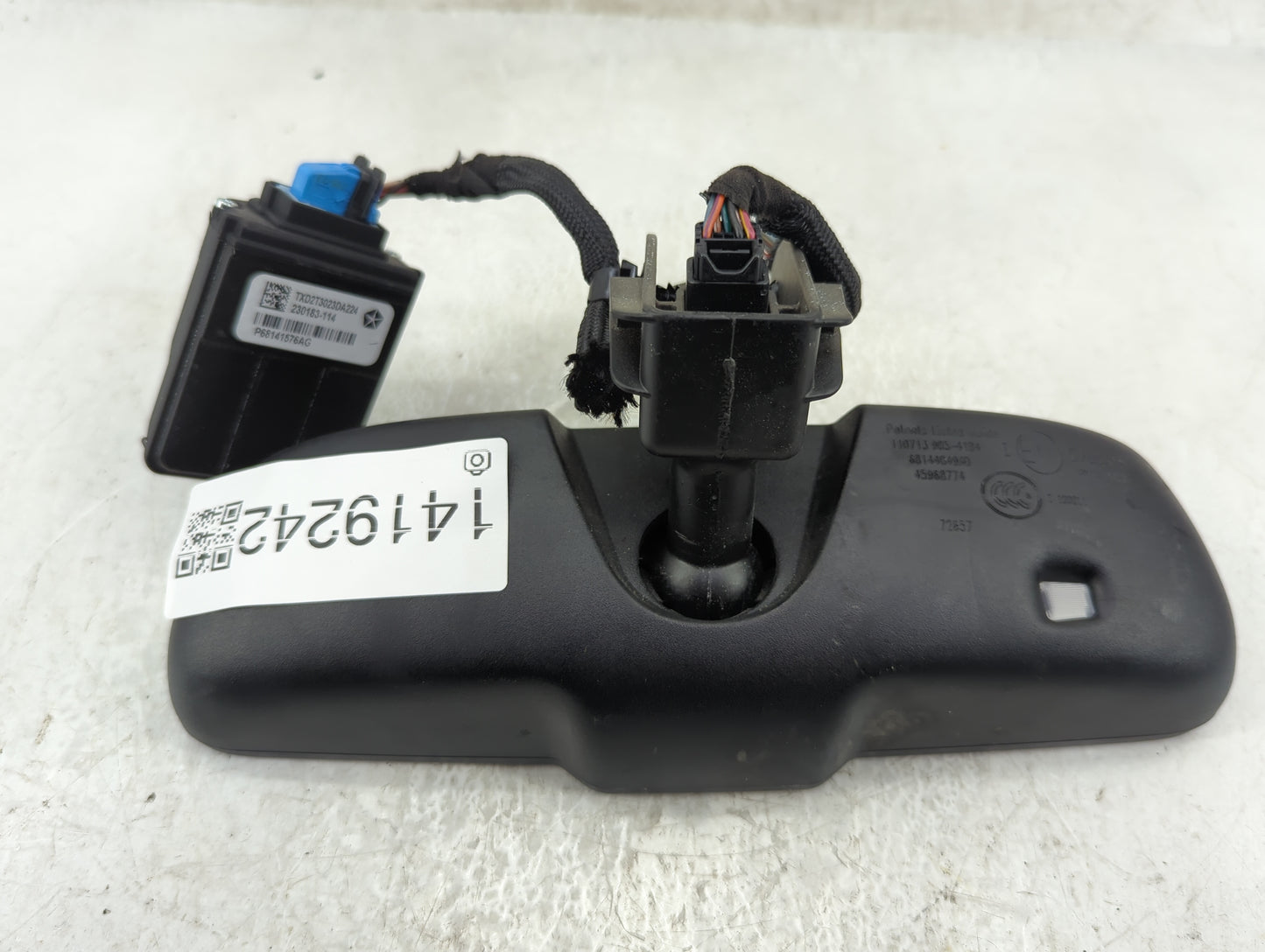 2014-2017 Jeep Cherokee Interior Rear View Mirror Replacement OEM P/N:E11028005 Fits Fits 2014 2015 2016 2017 OEM Used Auto