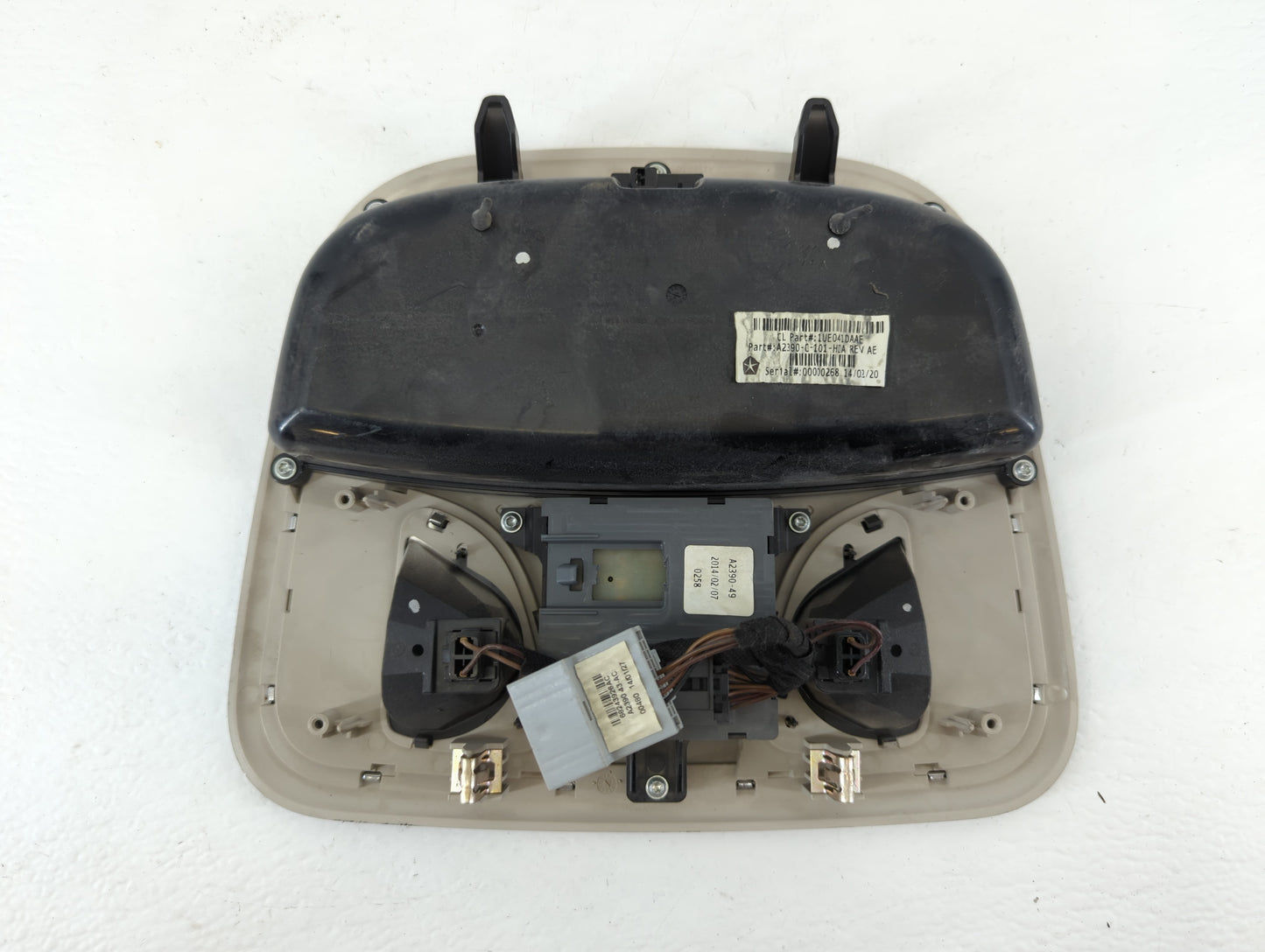 2014 Jeep Cherokee Overhead Roof Console - Oemusedautoparts1.com