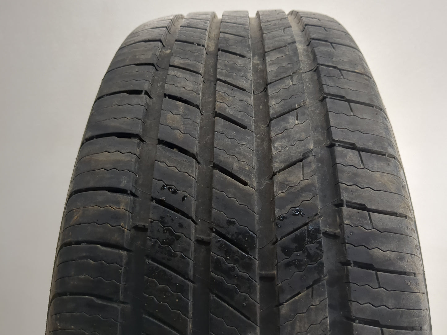Used Tire 215/55R18 MICELIN DEFENDER T+H 95H - Tread Depth 9/32 - Oemusedautoparts1.com