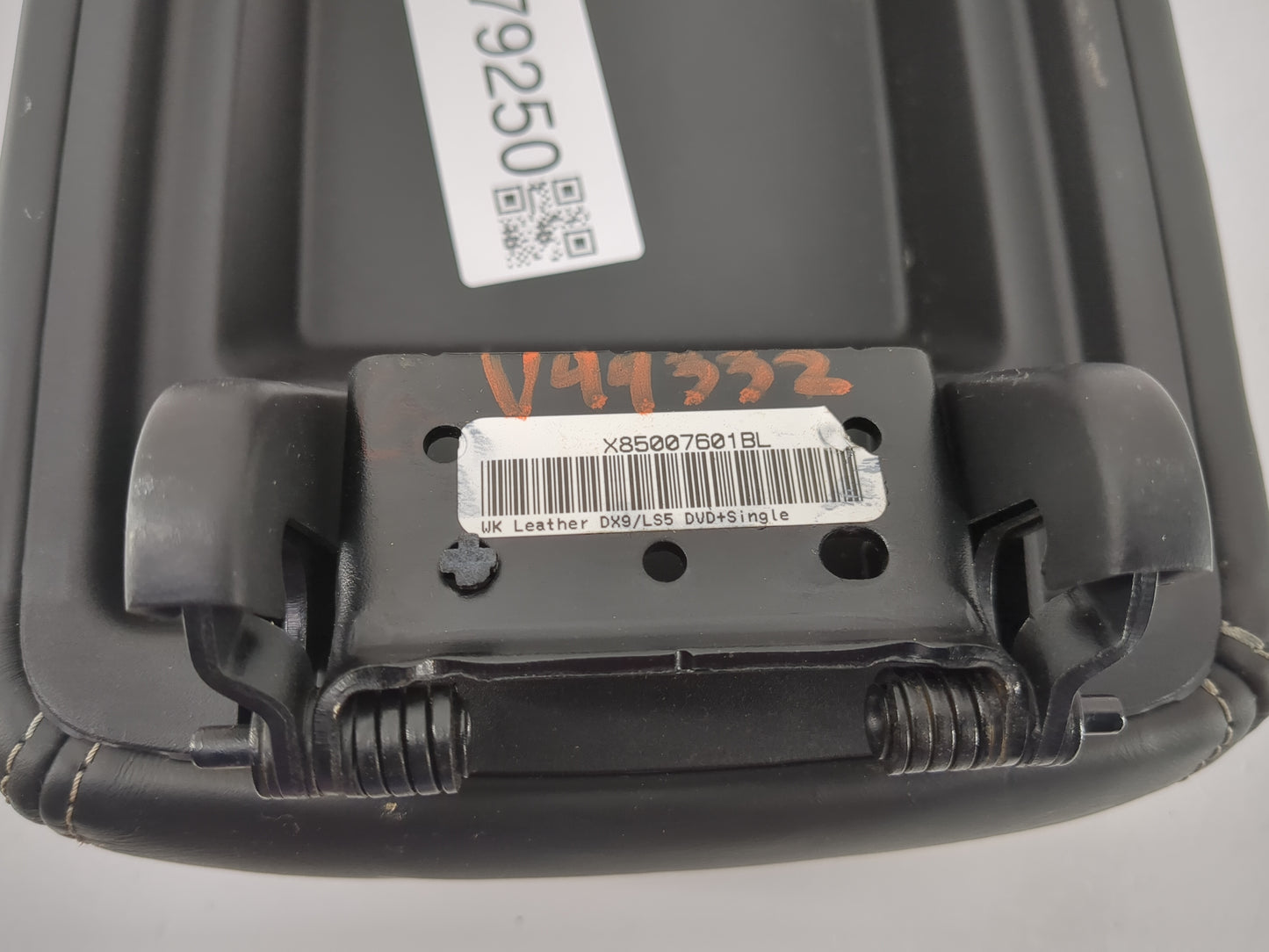 2014-2017 Jeep Grand Cherokee Center Console Armrest Cover Lid P/N:X85007601BL Fits Fits 2014 2015 2016 2017 OEM Used Auto P